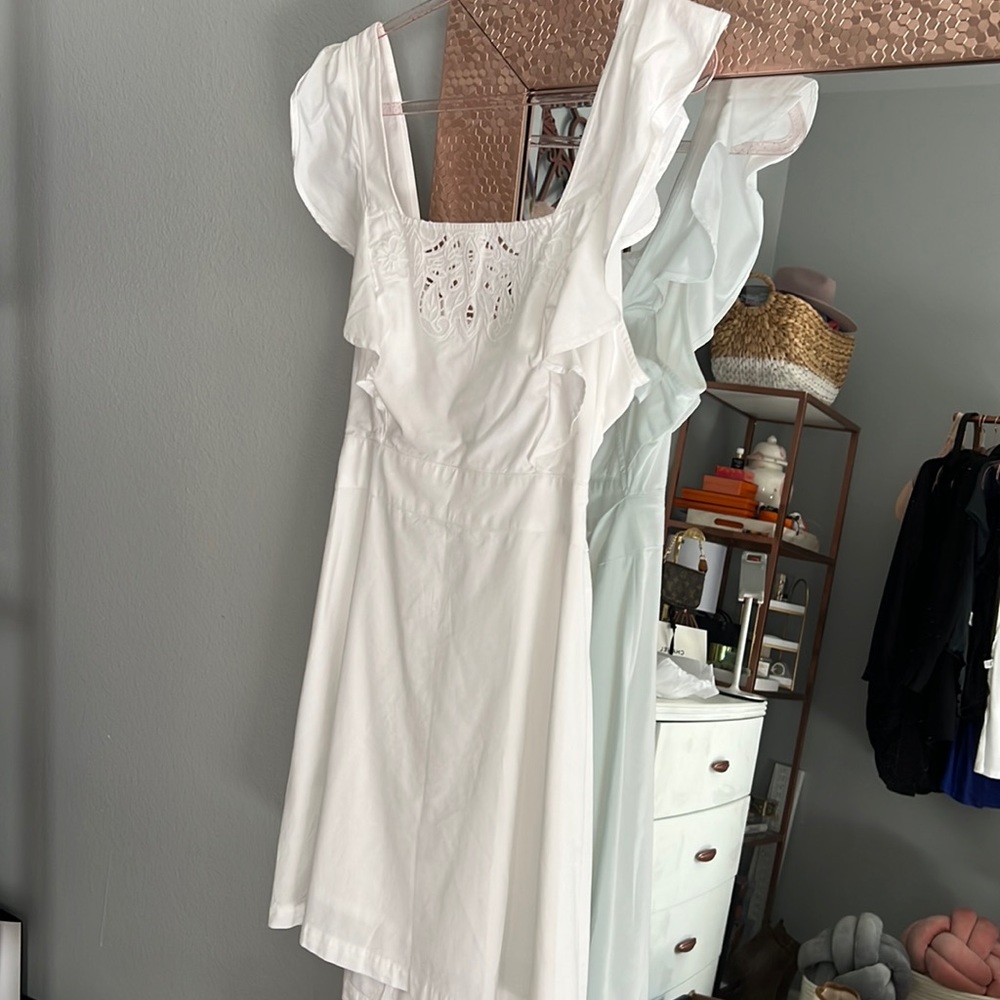 BCBG white summer dress. Open back with a bow. Cutout. 100% cotton.